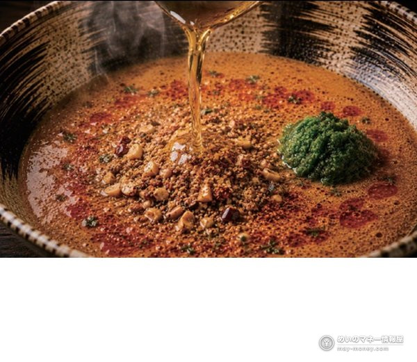 Tokyo Curry Expo at Okubo Park: 48 Shops, ¥600 Roux and ¥400 Rice 4 Broth being poured over curry in a bowl, with green paste on the side