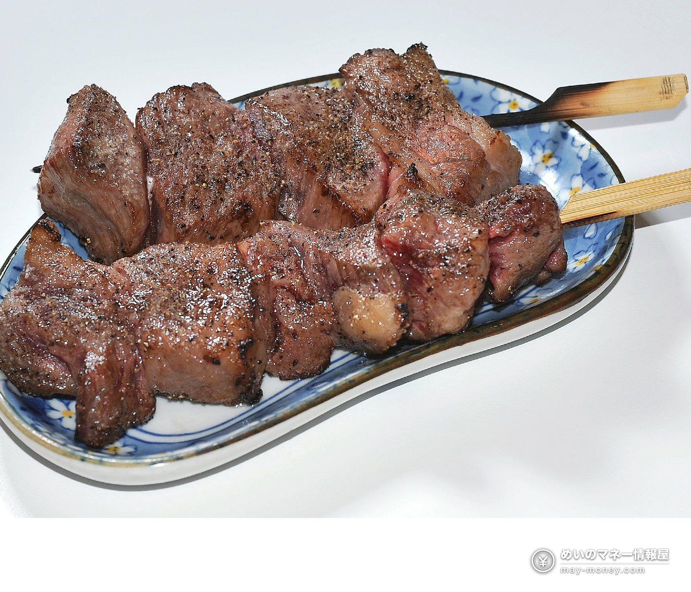 日比谷公园「肉祭」攻略|免费入场・29家肉料理店・9月18〜20日 9 盛在和风盘子里的烤肉串