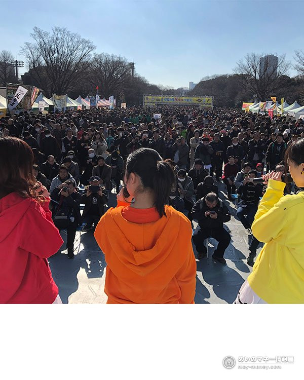 Sake Matsuri Japan Autumn in Okachimachi: Free Entry, 11 Breweries and 113 Sakes 6 A large crowd gathered in front of an outdoor stage at a festival