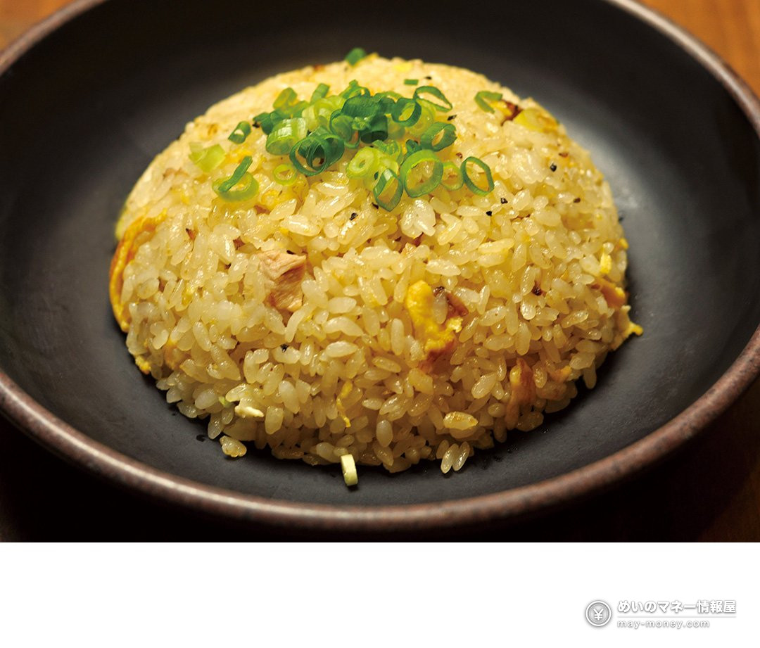 撒上葱花的炒饭