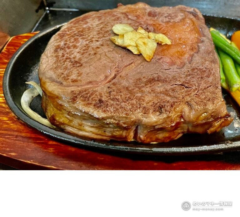 铁板上的厚切牛排