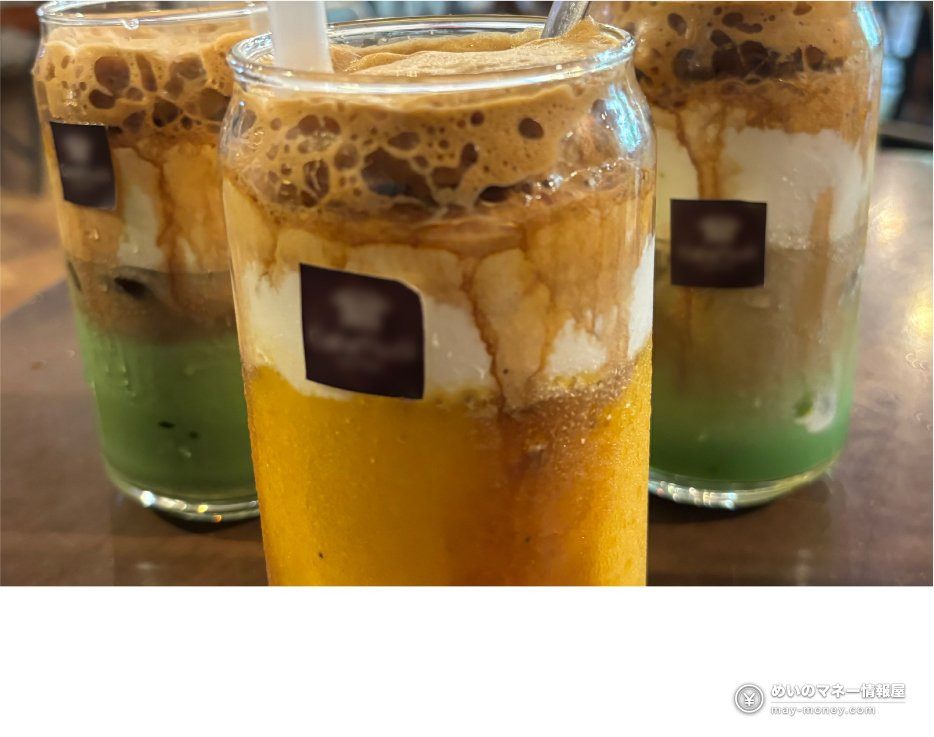 3層に分かれたアイスコーヒー系ドリンク3杯