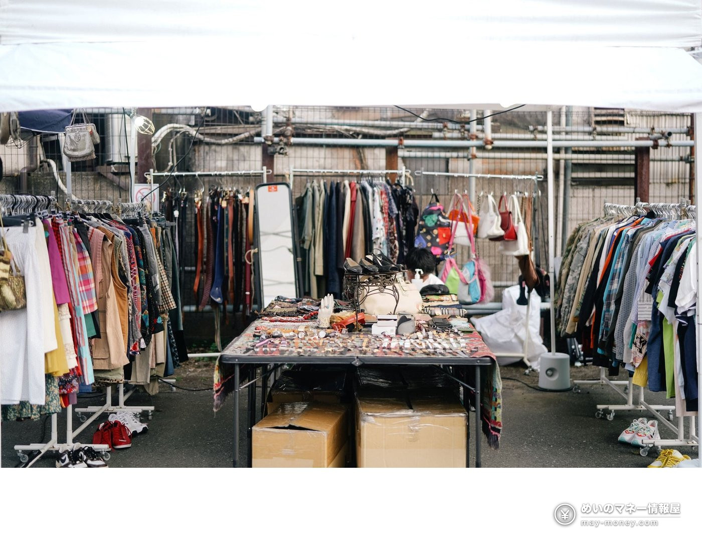 Shimokita Craft Beer Fest Fall: Free Entry, 12 Breweries, Oct 10–12 8 Outdoor stall with vintage clothing, bags and accessories on display