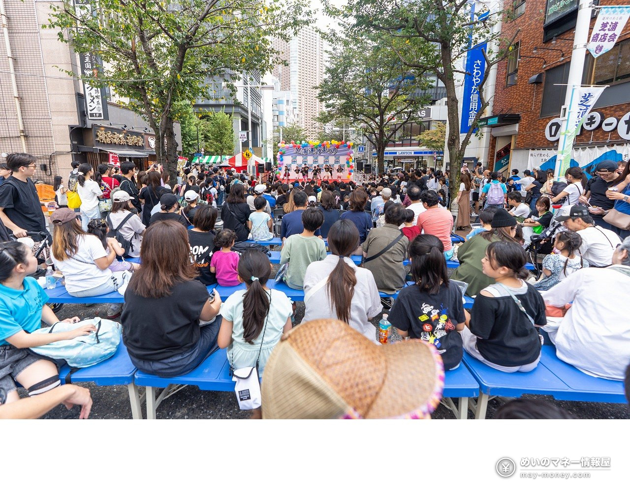 Shibaura Canal Festival 2026: Free Canal Cruise Times & Tips 9 Visitors sitting on benches set up across Shinshiba Bridge, watching the stage
