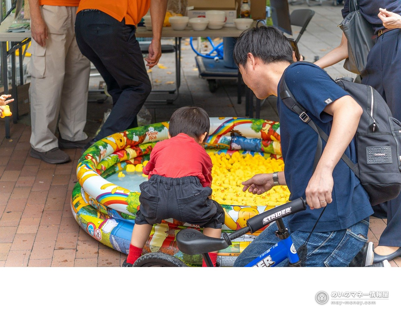 Shibaura Canal Festival 2026: Free Canal Cruise Times & Tips 14 A child scooping toy ducks from a paddling pool