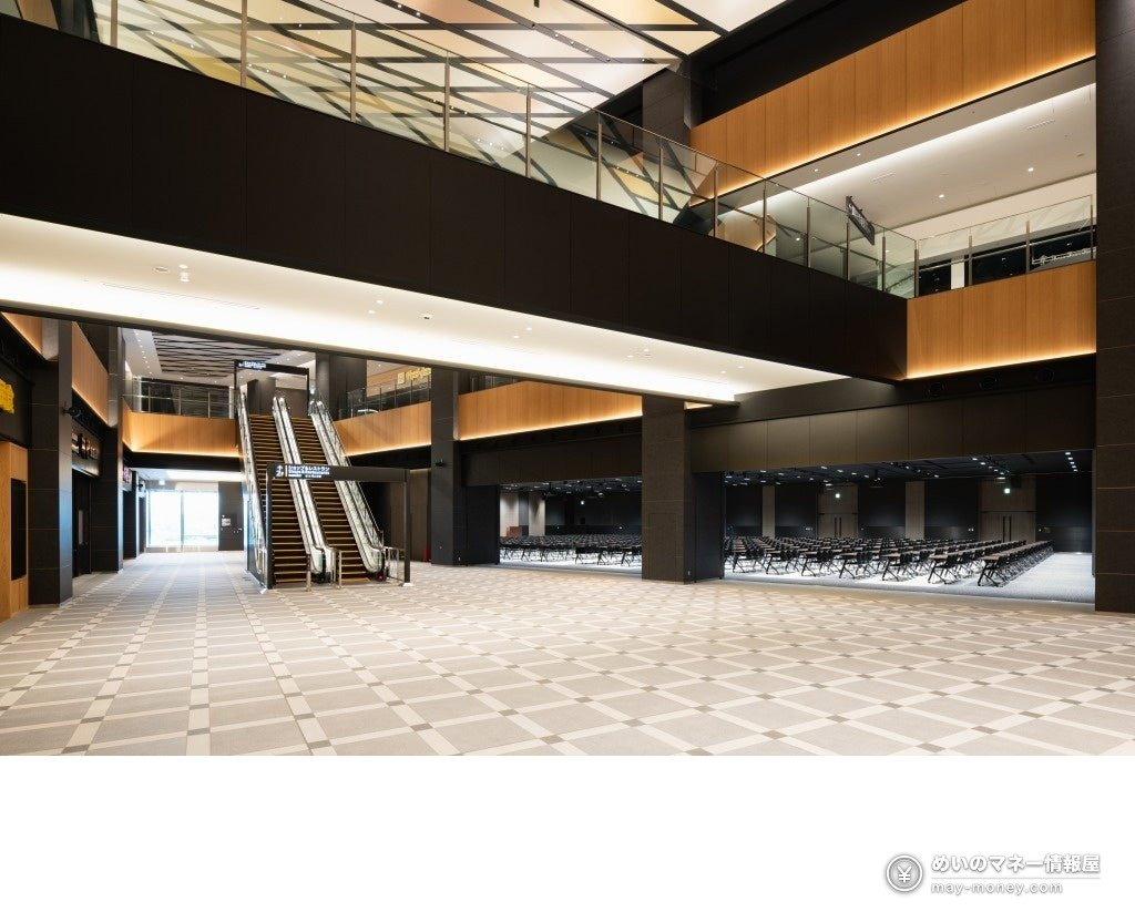 Haneda Airport Vehicle Festival: Free Entry, Oct 31–Nov 1 3 Empty Grand Foyer with escalators, and the Event Hall beyond