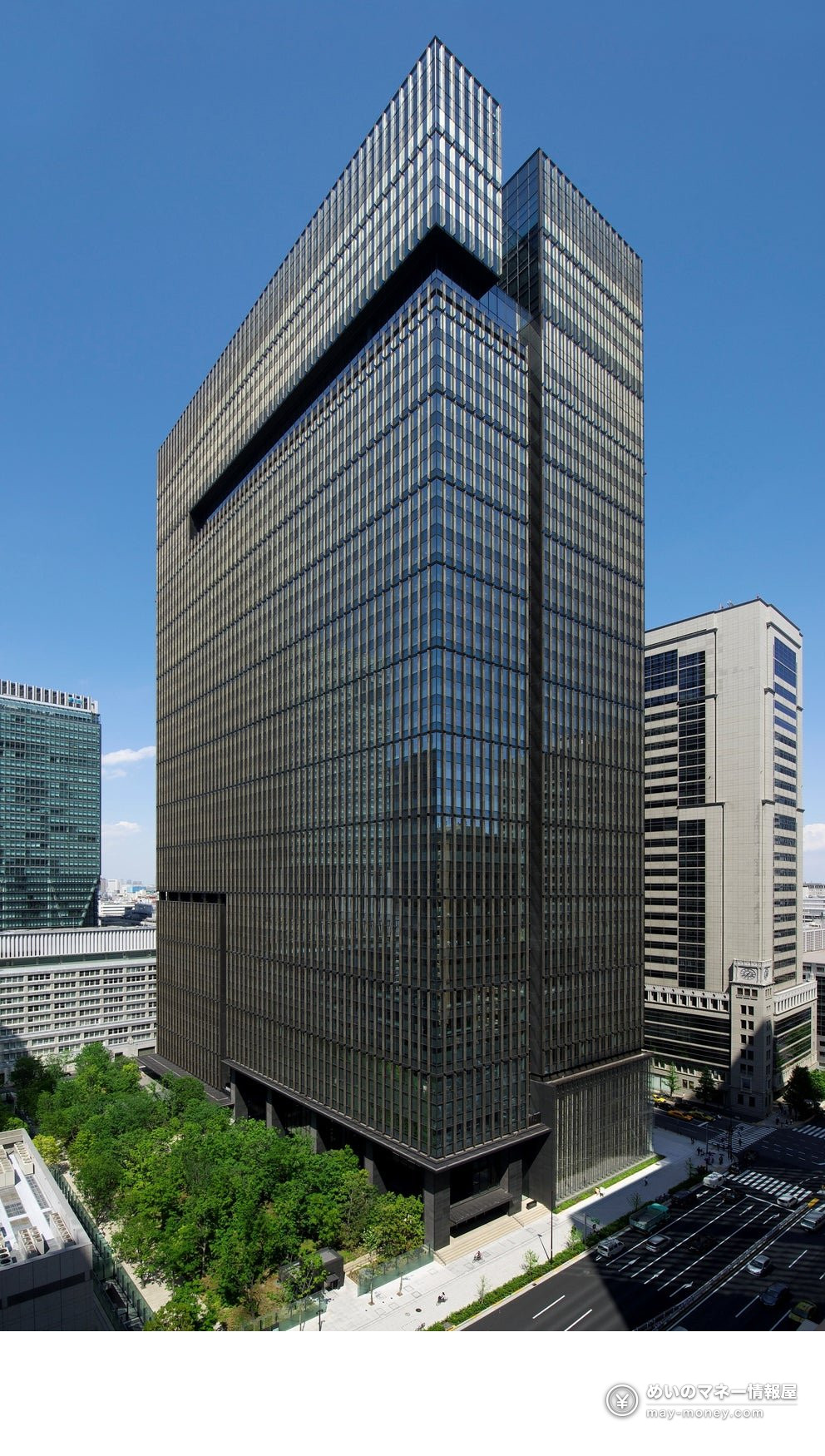 JAL Furusato Marche in Otemachi: A Free Regional Food Market on October 28–29 4 Otemachi Tower, a dark glass high-rise under a blue sky, with the surrounding streets