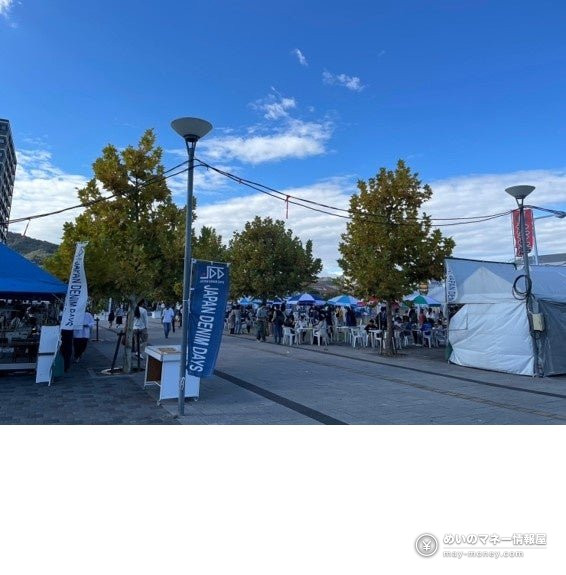 JAPAN DENIM DAYSののぼりとテントが並ぶ屋外会場