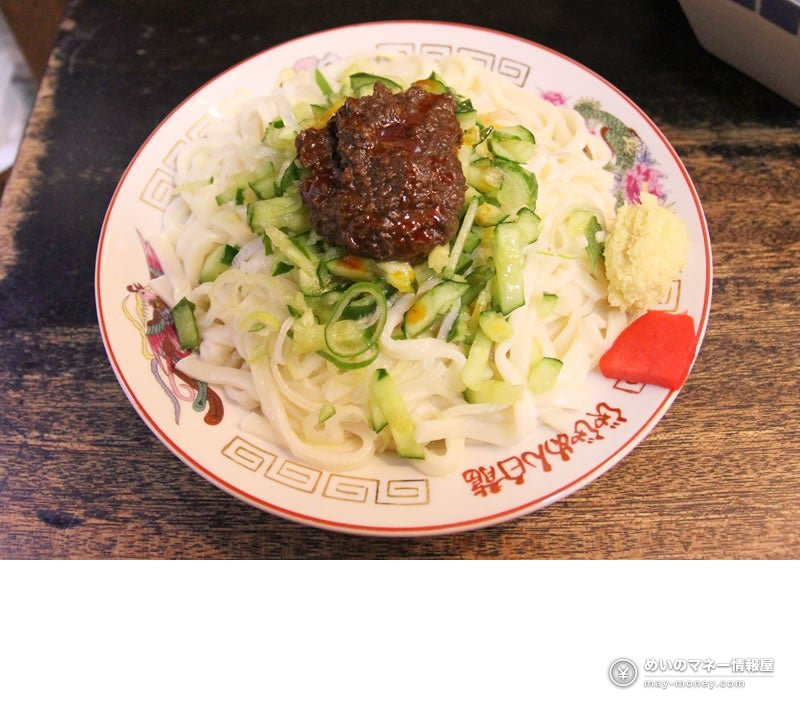 Noodles topped with minced meat miso, cucumber and ginger