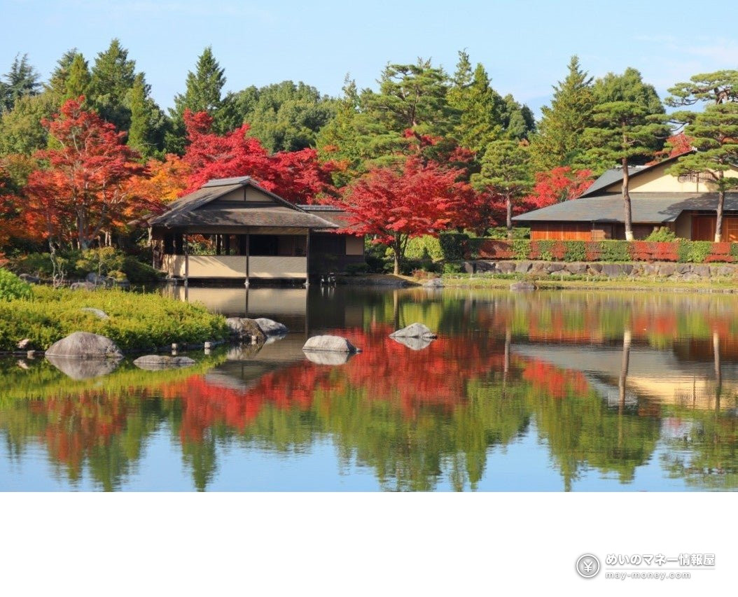 Showa Kinen Park Autumn Leaves Festival & Night Walk: Dates, Fees, Peak Times 6 Japanese-style building with red maples beside a pond, reflected in the water