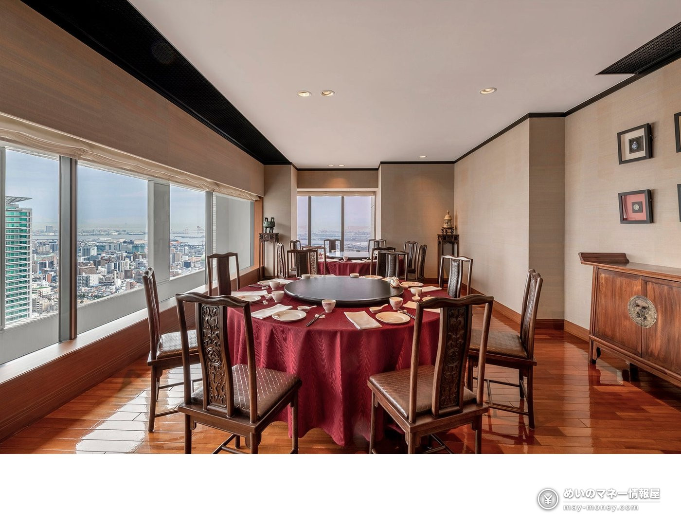 Chinese dining room with red round tables beside windows overlooking Kobe