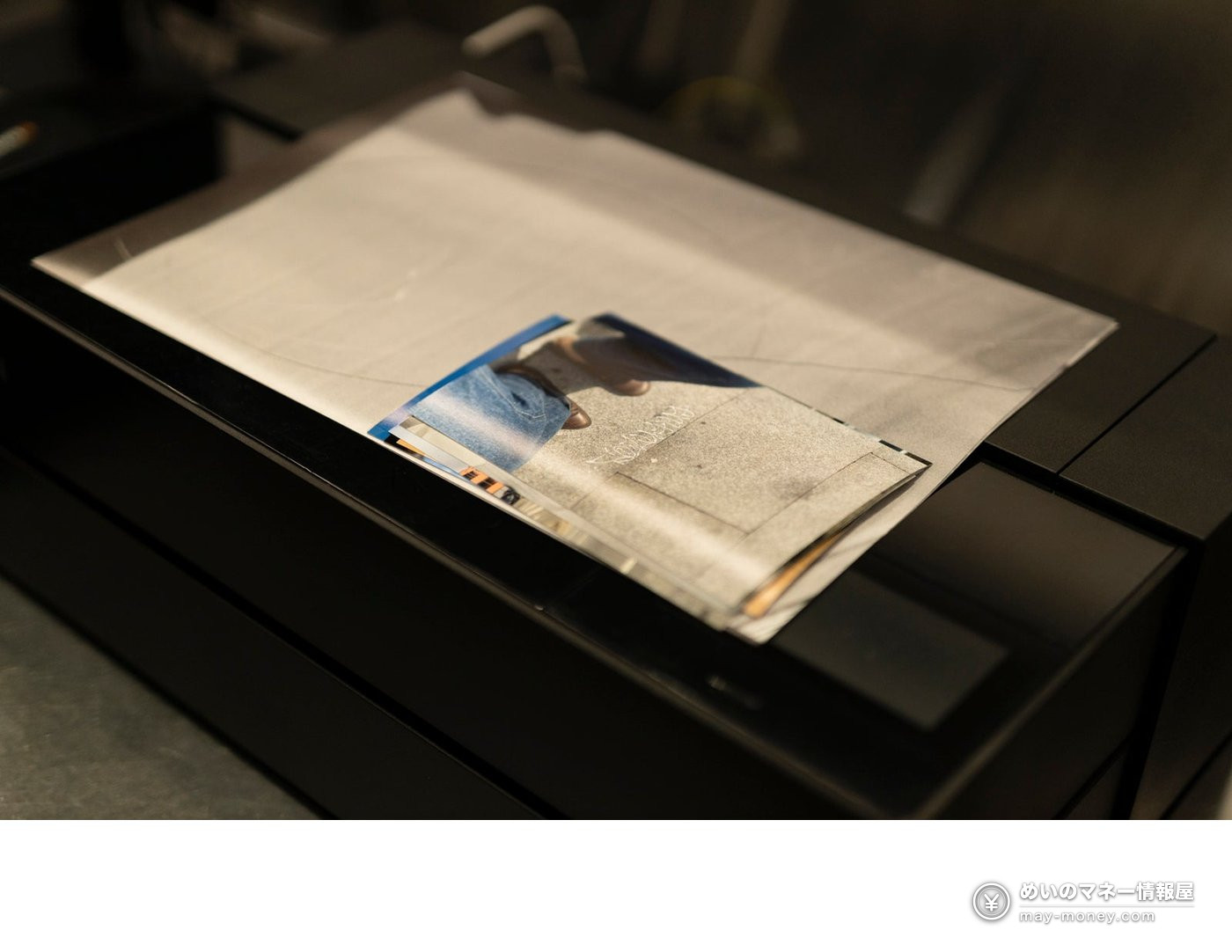 YAU WEEKS: Free Art Walk Across Otemachi, Marunouchi and Yurakucho 6 Stack of photo prints on top of a black printer
