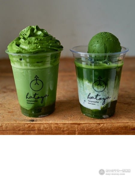 クリームやアイスを載せた八十八良葉舎の抹茶ドリンク