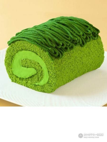 緑色のクリームで飾られた宇治抹茶 モンブラン ロールケーキ