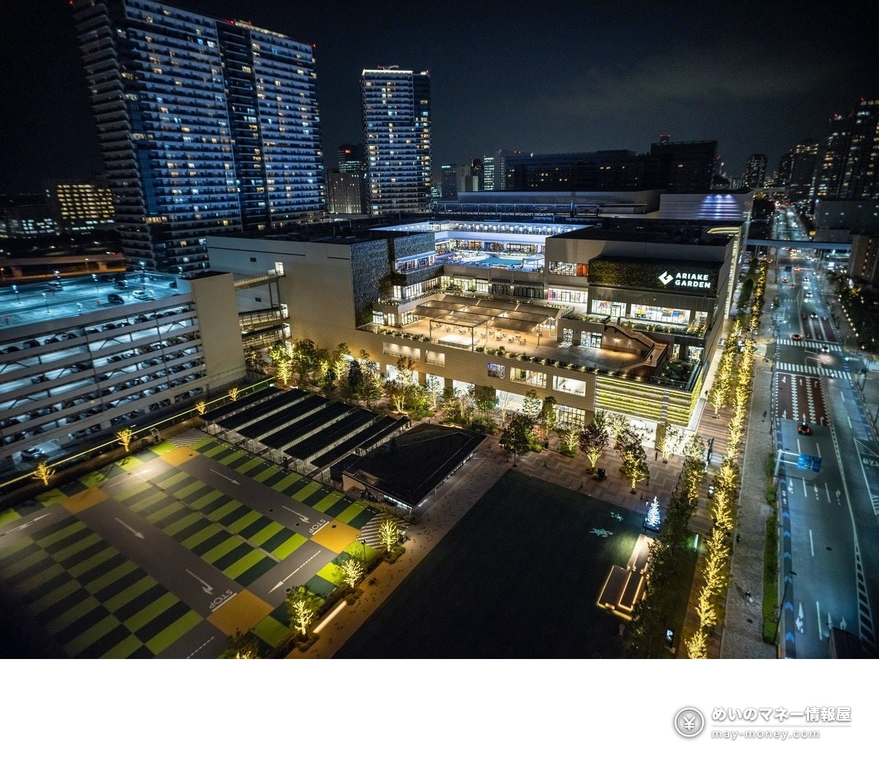 从高处俯瞰夜晚的有明ガーデン，行道树全部点亮